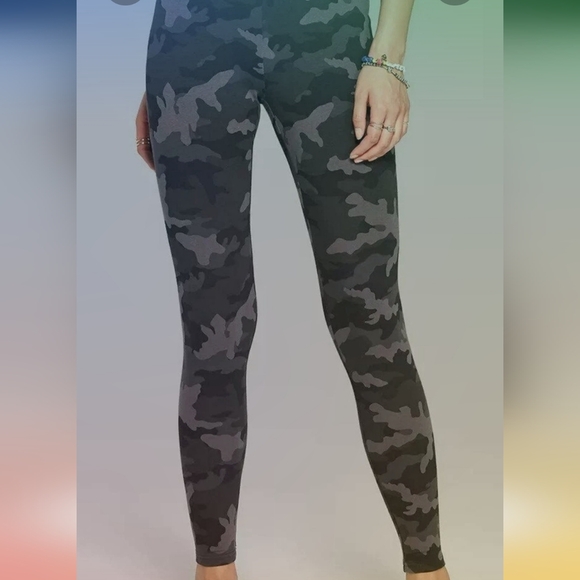 Wild Fable Pants - Wild Fable Black/Grey Camo Leggings Size XL